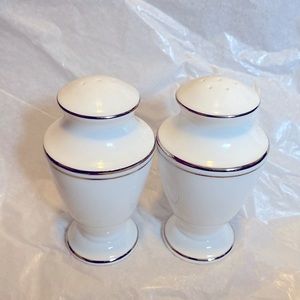 Salt & Pepper Set
Federal Platinum
by LENOX